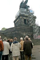 90 KB: Denkmal Wilhelm I. mit Gerüst